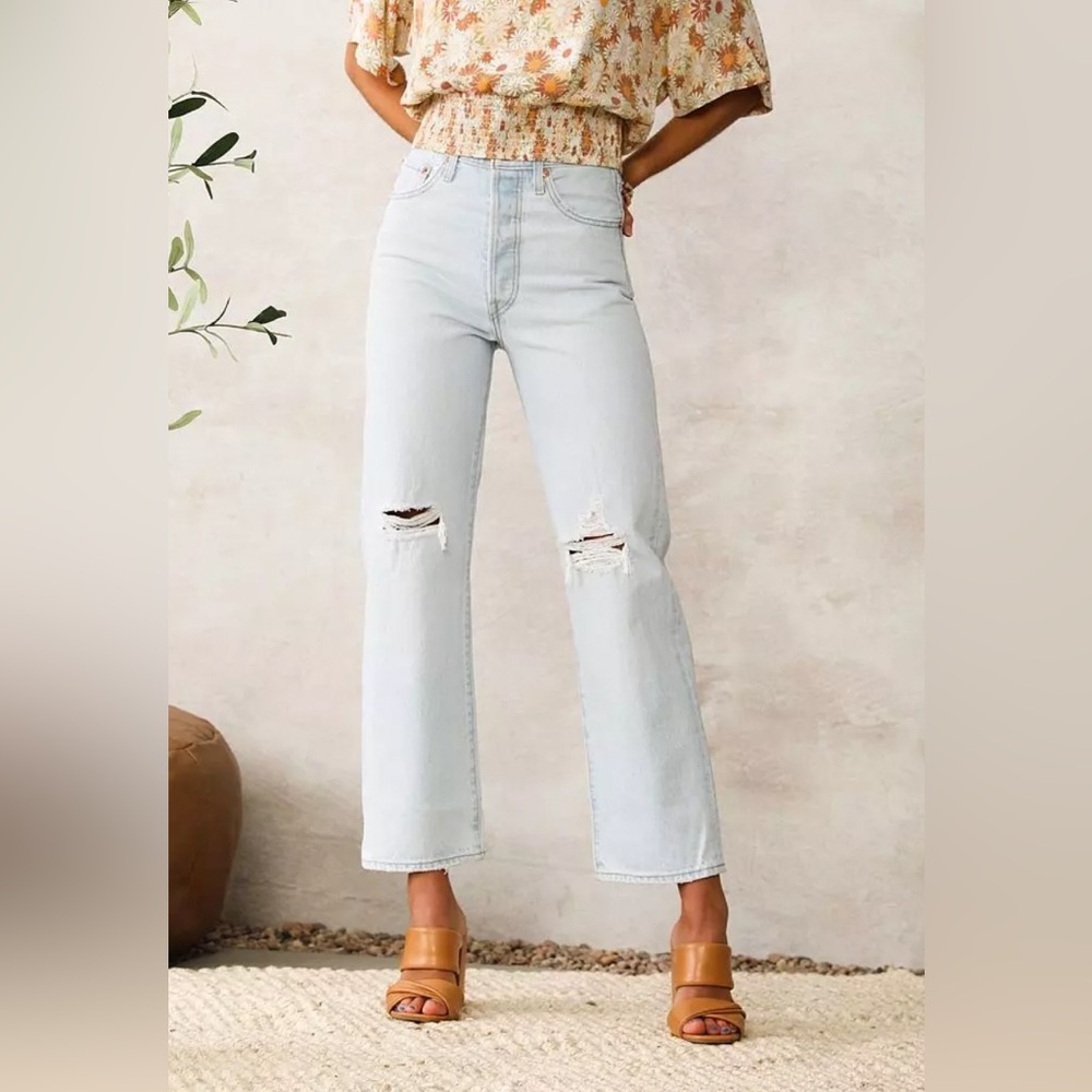 Levi's Ribcage Straight Ankle Jeans Distressed Lightwash Ojai Up Size 29